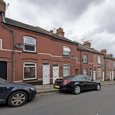 Cambridge House - Modern 2 Bedroom House, Close To Luton Airport & Town Centre Екстериор снимка