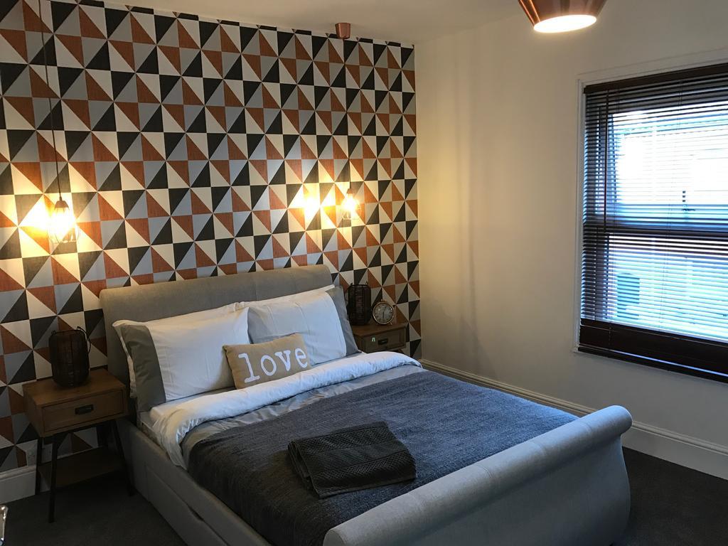 Cambridge House - Modern 2 Bedroom House, Close To Luton Airport & Town Centre Екстериор снимка