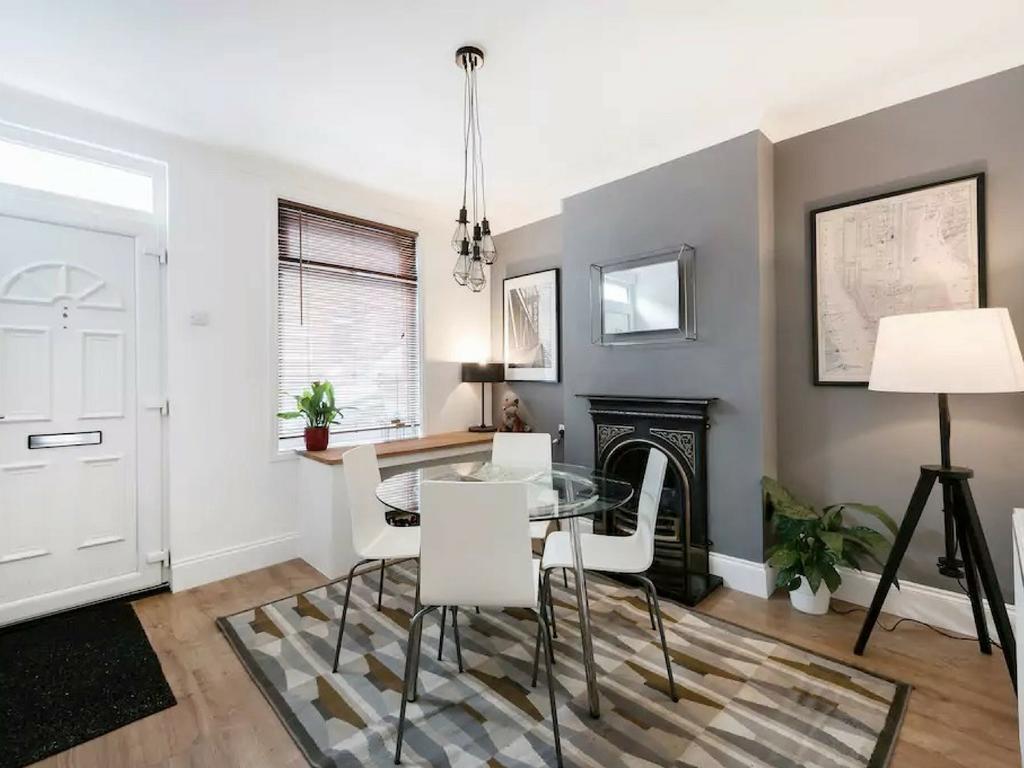 Cambridge House - Modern 2 Bedroom House, Close To Luton Airport & Town Centre Екстериор снимка