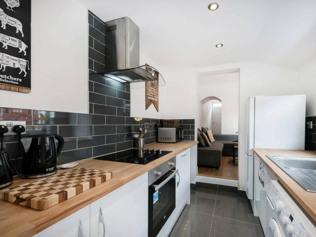 Cambridge House - Modern 2 Bedroom House, Close To Luton Airport & Town Centre Екстериор снимка