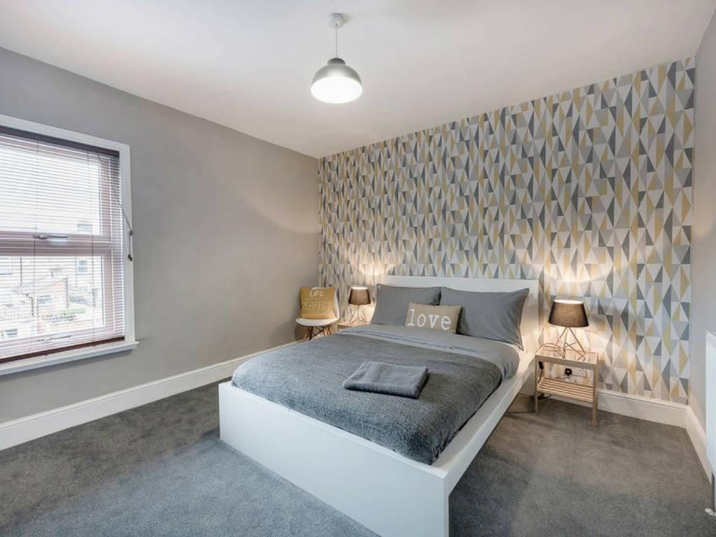 Cambridge House - Modern 2 Bedroom House, Close To Luton Airport & Town Centre Екстериор снимка