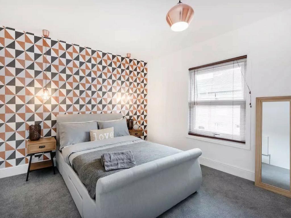Cambridge House - Modern 2 Bedroom House, Close To Luton Airport & Town Centre Екстериор снимка