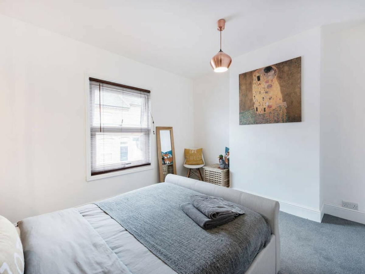 Cambridge House - Modern 2 Bedroom House, Close To Luton Airport & Town Centre Екстериор снимка